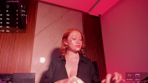 Snapshot of lucianawainn chatting on 11.01.25 Luciana online show from 11.01.25