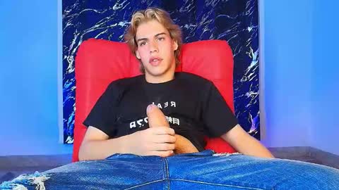 Snapshot of luciangrey_ chatting on 12.16.25 luciangrey_ online show from 12.16.25