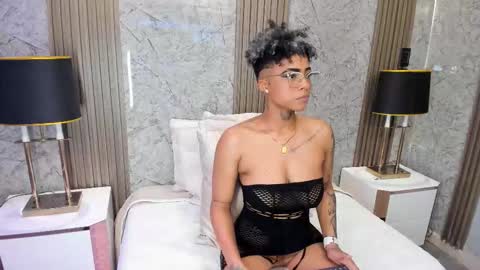  lucia wallace  online show from 02.17.26