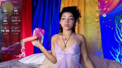 Snapshot of lucie_petite chatting on 07.12.26 Lucie - online show from 07.12.26