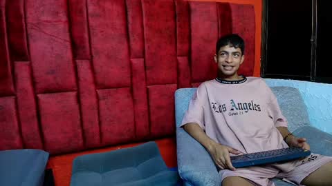 LUCK AND SAMUEL online show from 04.12.26