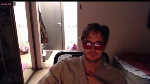 Snapshot of lucky_swimmer chatting on 12.03.25 Iron Jhon online show from 12.03.25