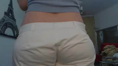 Snapshot of luckyanabella chatting on 10.28.25 Ana online show from 10.28.25