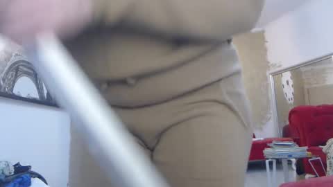 Snapshot of luckyanabella chatting on 12.04.25 Ana online show from 12.04.25