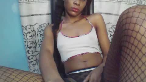 Snapshot of luckymadequeen chatting on 01.09.25 Gloria online show from 01.09.25