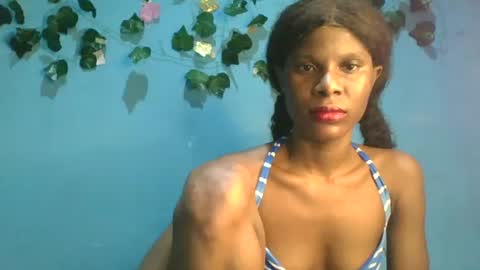 Snapshot of luckymadequeen chatting on 11.02.25 Gloria online show from 11.02.25