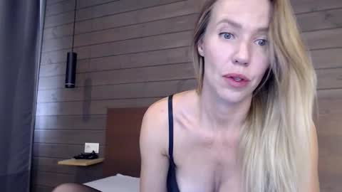 Mila Novak online show from 10.10.25