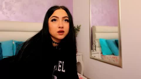 Mia online show from 12.02.25