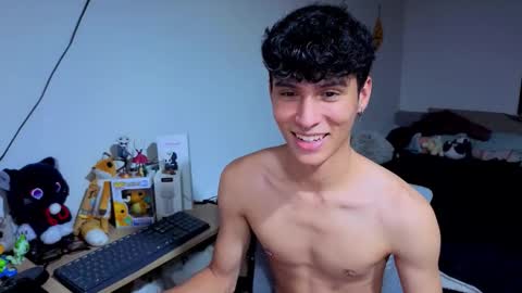 Lu Independent Model online show from 11.26.25