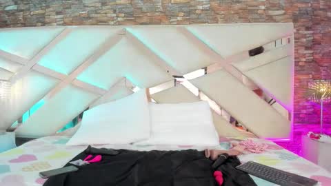 Snapshot of lucy_davies_ chatting on 03.23.26 lucy_davies_ online show from 03.23.26