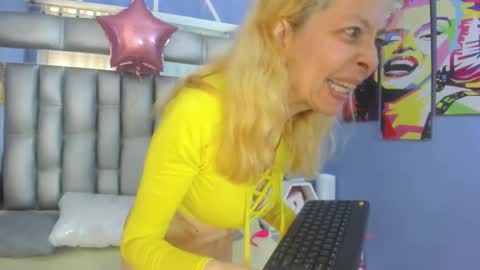  SleepyAbuela online show from 11.18.25