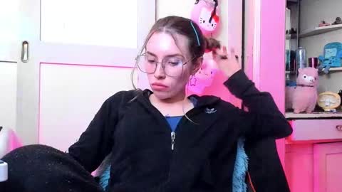 Snapshot of lucy_s3x chatting on 09.18.25 Lulu online show from 09.18.25