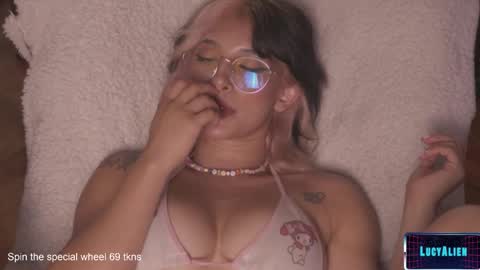 Snapshot of lucyallenx chatting on 01.29.25 Lucy Alien online show from 01.29.25