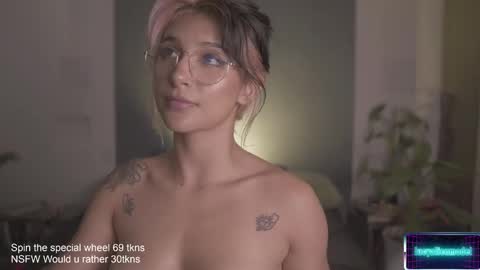 Snapshot of lucyallenx chatting on 02.25.25 Lucy Alien online show from 02.25.25