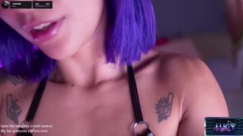 Snapshot of lucyallenx chatting on 09.13.25 Lucy Alien online show from 09.13.25