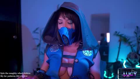 Snapshot of lucyallenx chatting on 10.28.25 Lucy Alien online show from 10.28.25