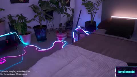 Snapshot of lucyallenx chatting on 11.15.25 Lucy Alien online show from 11.15.25