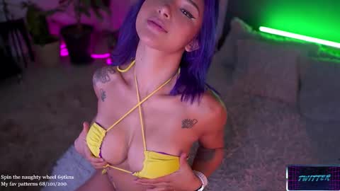 Snapshot of lucyallenx chatting on 11.29.25 Lucy Alien online show from 11.29.25