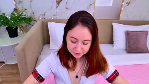 Snapshot of lucyharis chatting on 02.05.26 Lucy online show from 02.05.26