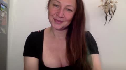 Snapshot of lucykissxx chatting on 10.22.25 LucyKissxx online show from 10.22.25