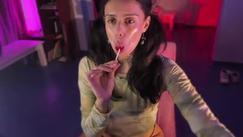 Snapshot of lucyklumm chatting on 04.16.26 MALAMOR online show from 04.16.26