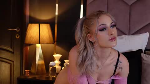 Lucy Lexton online show from 03.10.25