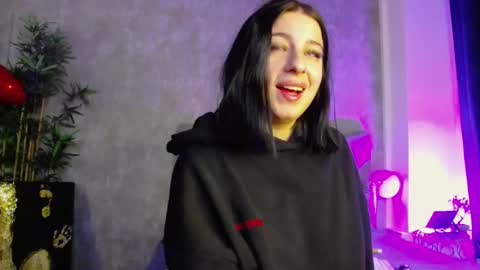 lucyrayy online show from 02.25.26