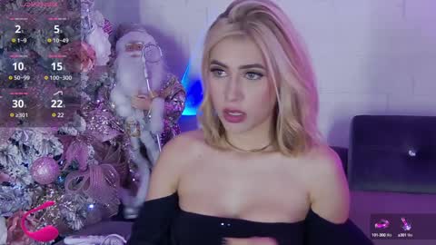 Snapshot of lucyrouse18 chatting on 01.05.25 Lucy online show from 01.05.25