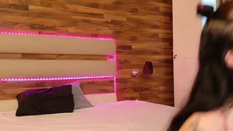 LucyWillow online show from 12.10.24