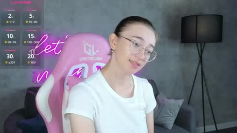 Snapshot of lucyy_green chatting on 07.24.26 Lucy online show from 07.24.26