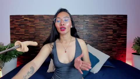 Lucy Liiu online show from 04.10.26