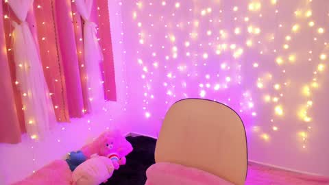 LUCYY FROM HOME  online show from 01.22.25