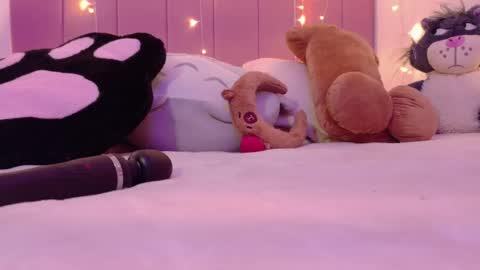 LUCYY FROM HOME  online show from 04.29.26