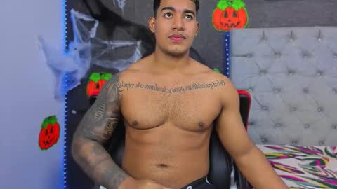 Luigi Independent model online show from 10.12.25