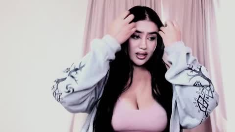 Snapshot of luisaa_diaz_ chatting on 05.18.26 Luisa Diaz online show from 05.18.26
