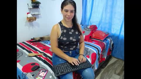 Snapshot of luisaangel19 chatting on 10.11.25 luisaangel19 online show from 10.11.25
