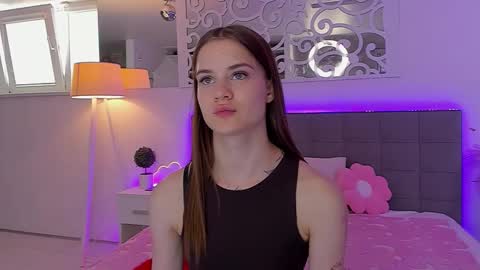 Snapshot of luisaclover chatting on 06.09.26 LuisaClover online show from 06.09.26