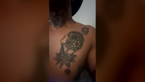 Snapshot of luisjg24hrs chatting on 04.15.26 luisjg24hrs online show from 04.15.26