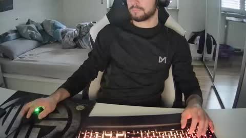 lukasschoetz online show from 12.28.24