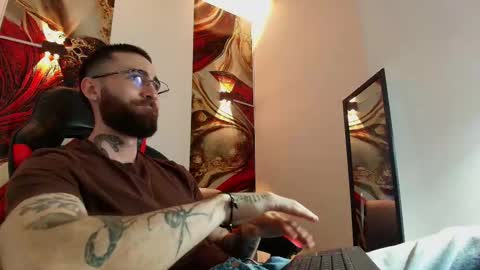 Snapshot of luke_davis01 chatting on 10.06.25 LUKE online show from 10.06.25