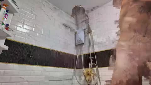 Snapshot of lukegunn22 chatting on 11.11.25 MR. Luke Gunn online show from 11.11.25