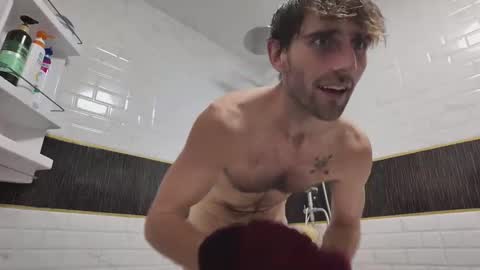 Snapshot of lukegunn22 chatting on 11.13.25 MR. Luke Gunn online show from 11.13.25