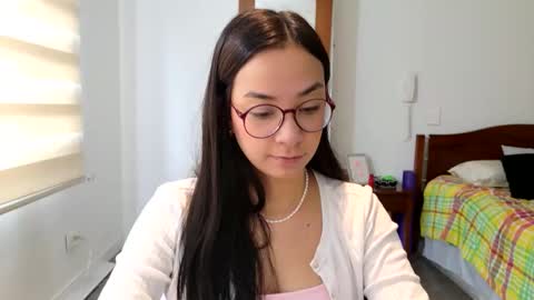 Snapshot of lulibee_ chatting on 03.31.26 Luli online show from 03.31.26