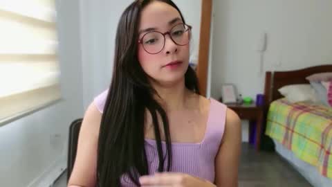 Snapshot of lulibee_ chatting on 04.11.26 Luli online show from 04.11.26