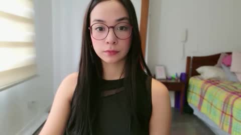 Snapshot of lulibee_ chatting on 04.13.26 Luli online show from 04.13.26