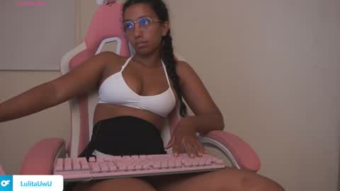 Snapshot of lulitauwu chatting on 10.22.25 lulitauwu online show from 10.22.25