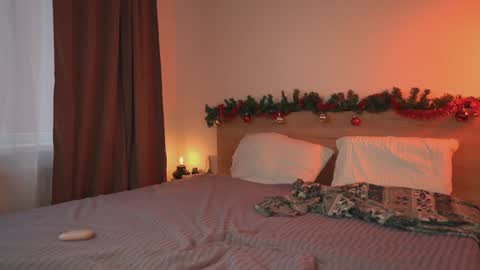 Snapshot of lulu_lovett chatting on 12.28.24 lulu_lovett online show from 12.28.24