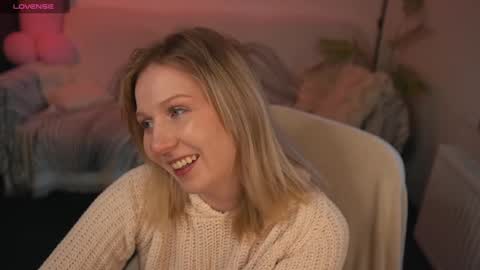 Snapshot of lulu_lovett chatting on 02.14.25 lulu_lovett online show from 02.14.25