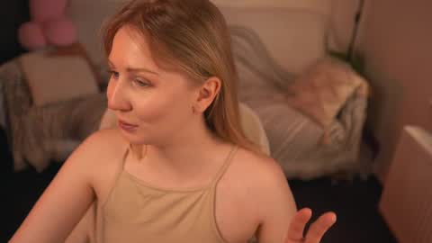 Snapshot of lulu_lovett chatting on 02.19.25 lulu_lovett online show from 02.19.25