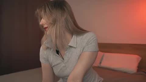 Snapshot of lulu_lovett chatting on 03.11.25 lulu_lovett online show from 03.11.25